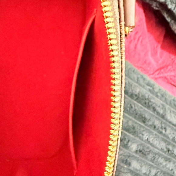 Louis Vuitton Alma Bag - Picture 4 of 9